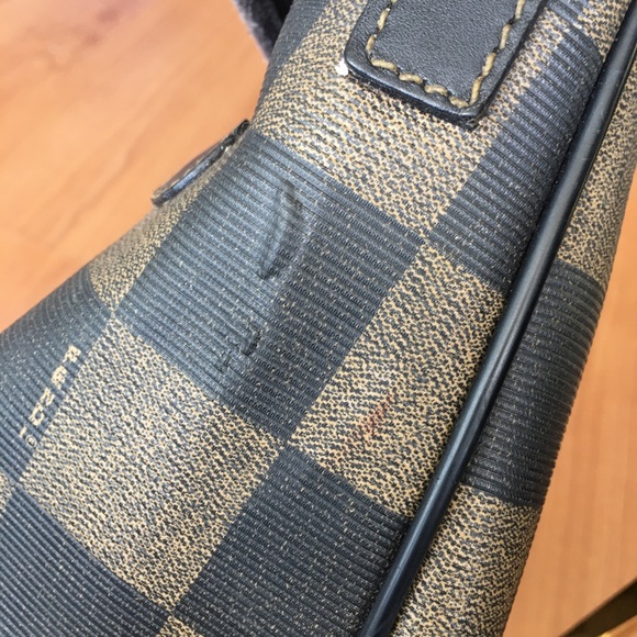 SOLD! Vintage Fendi checkerboard crossbody bag - Picture 7 of 14